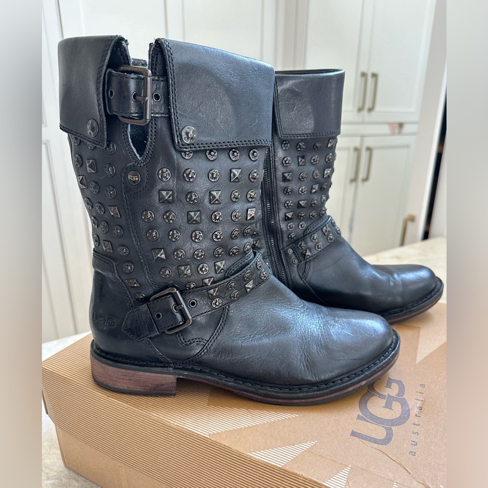 UGG BLACK LEATHER CONOR STUDS MOTO BOOTS - Picture 3 of 12